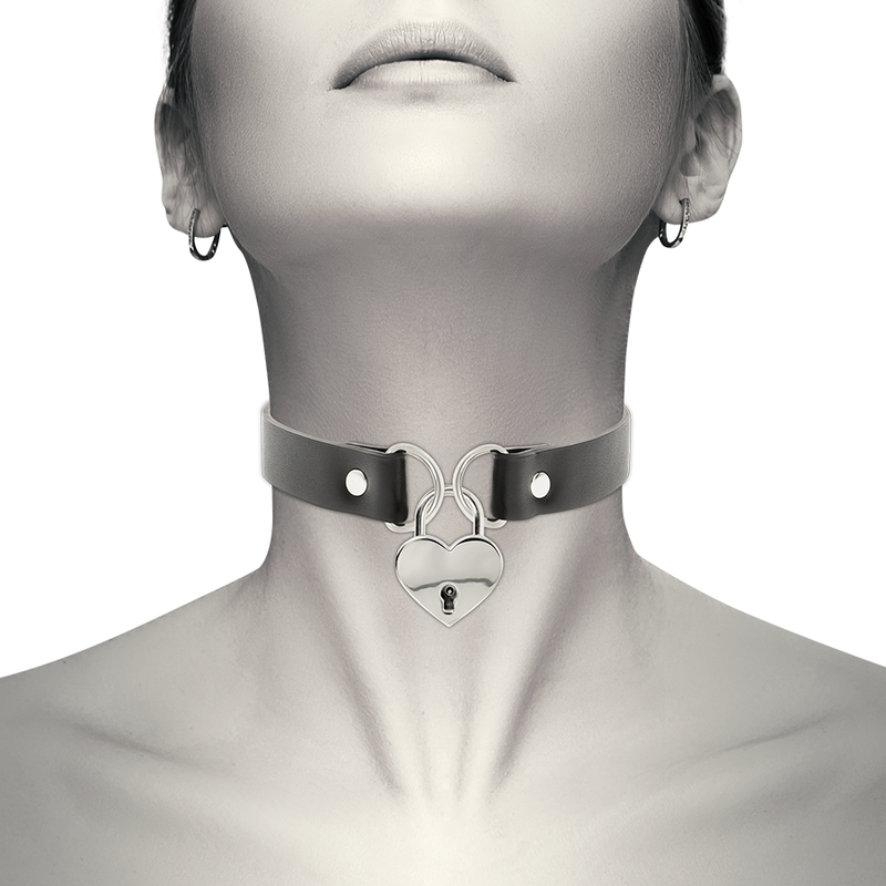 COQUETTE CHIC DESIRE — Collar cuero vegano accesorio corazón con llave