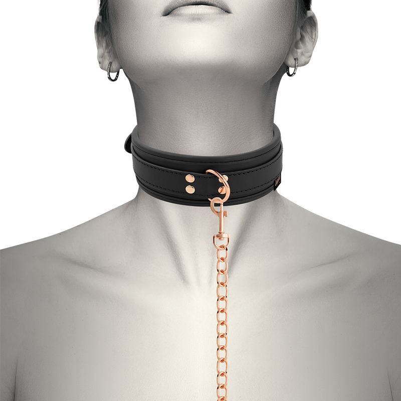 COQUETTE CHIC DESIRE — Fantasy collar cuero vegano con correa y forro de neopreno